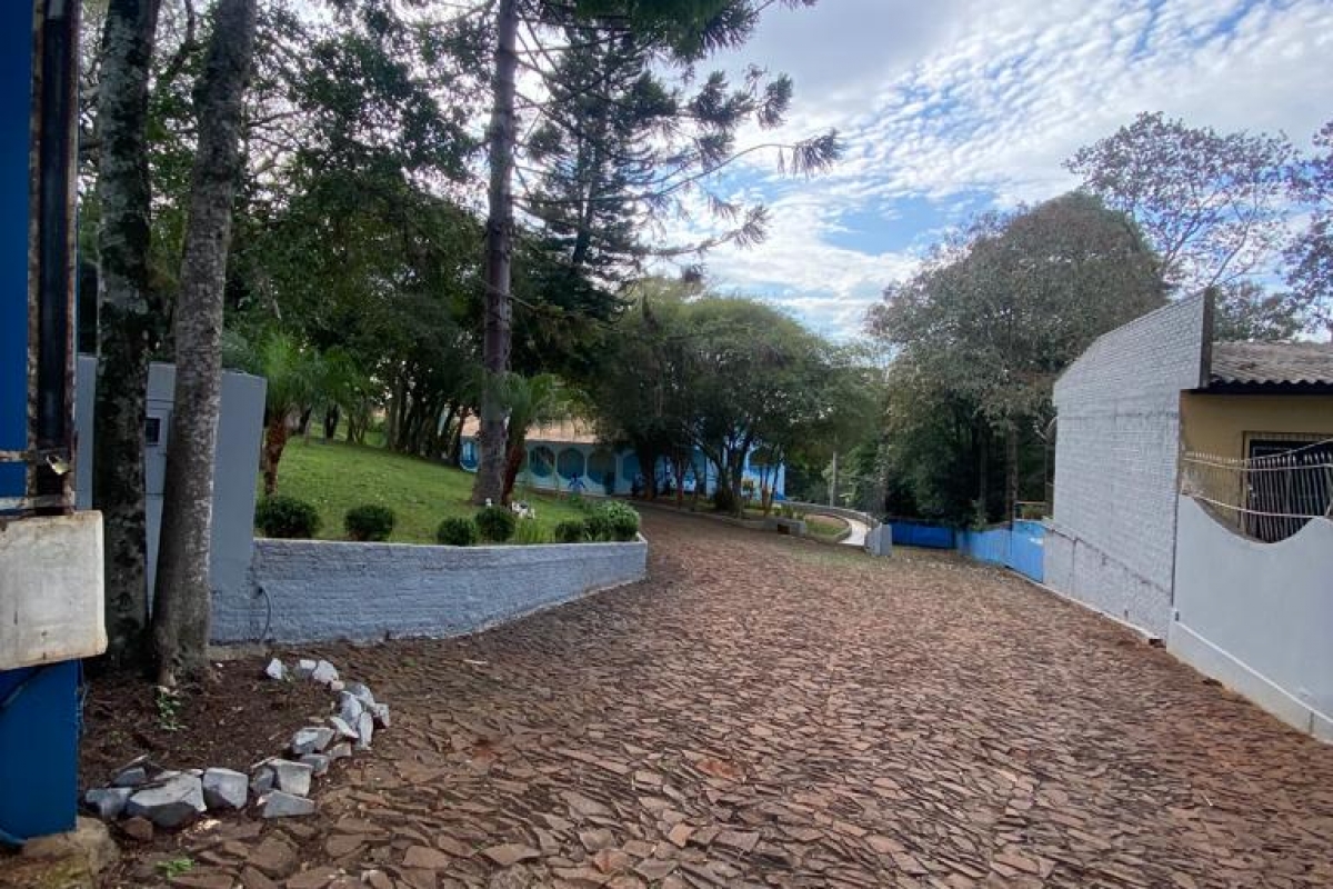 Casa com terreno amplo - B. Cruzeiro