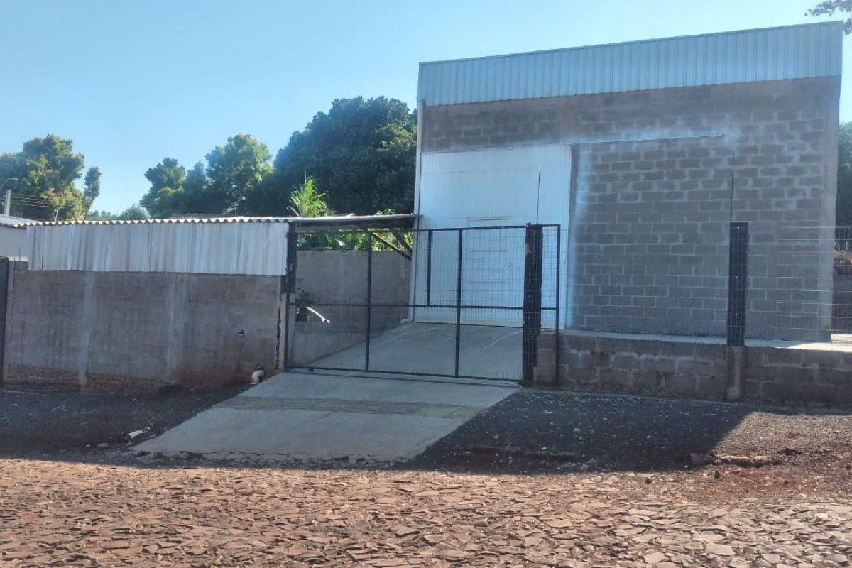 Terreno com Depósito