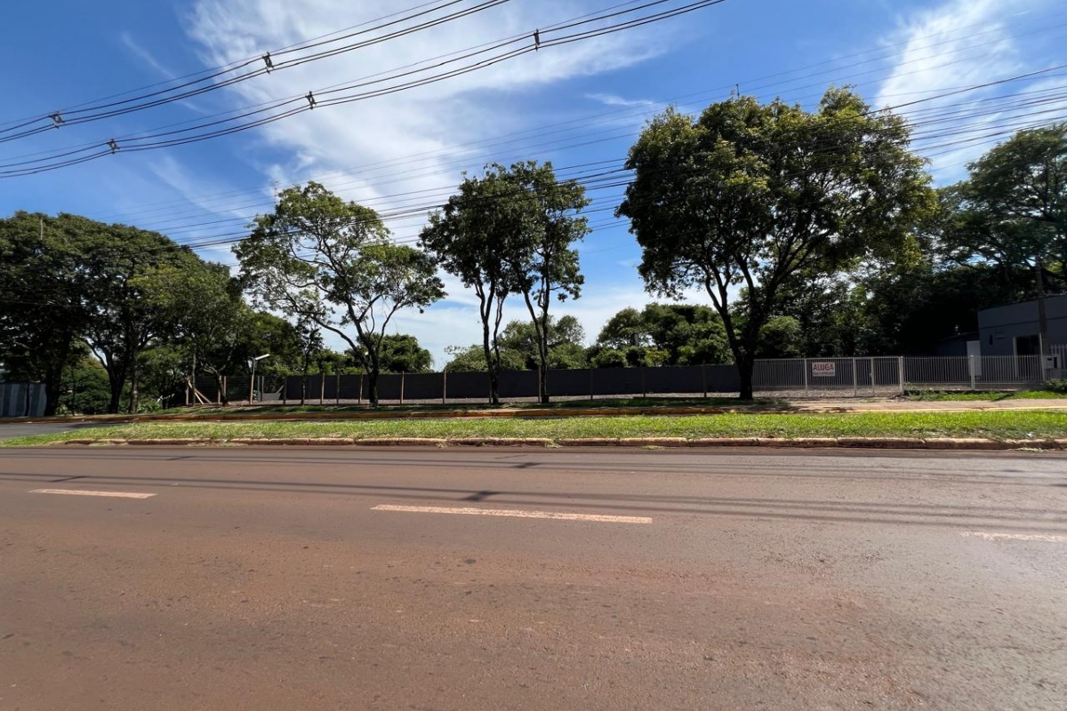 Terreno com escritório