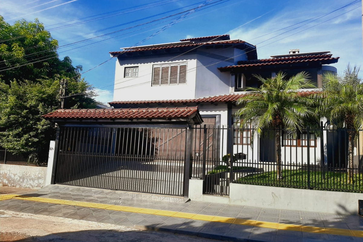 Linda casa de 4 dormitórios
