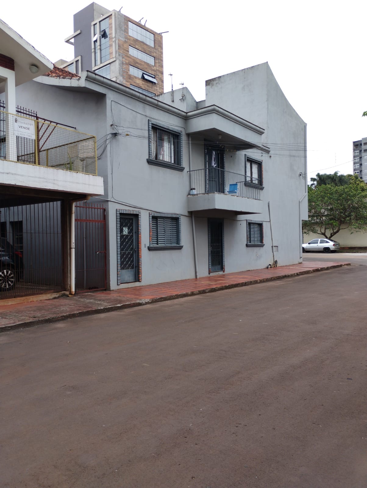 Predio com apartamentos e comercio