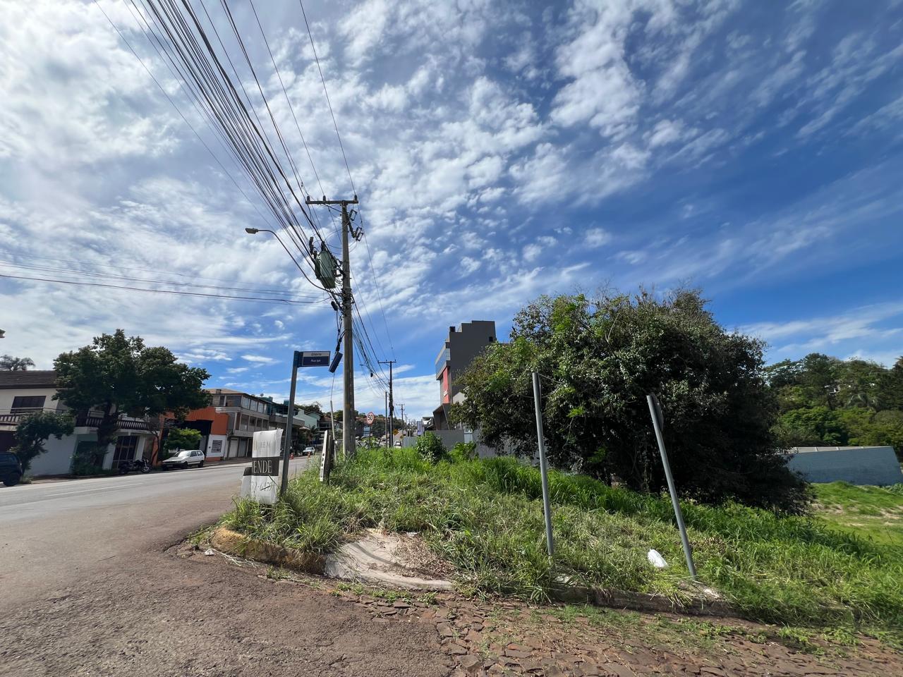 TERRENO COMERCIAL - AV TUPARENDI