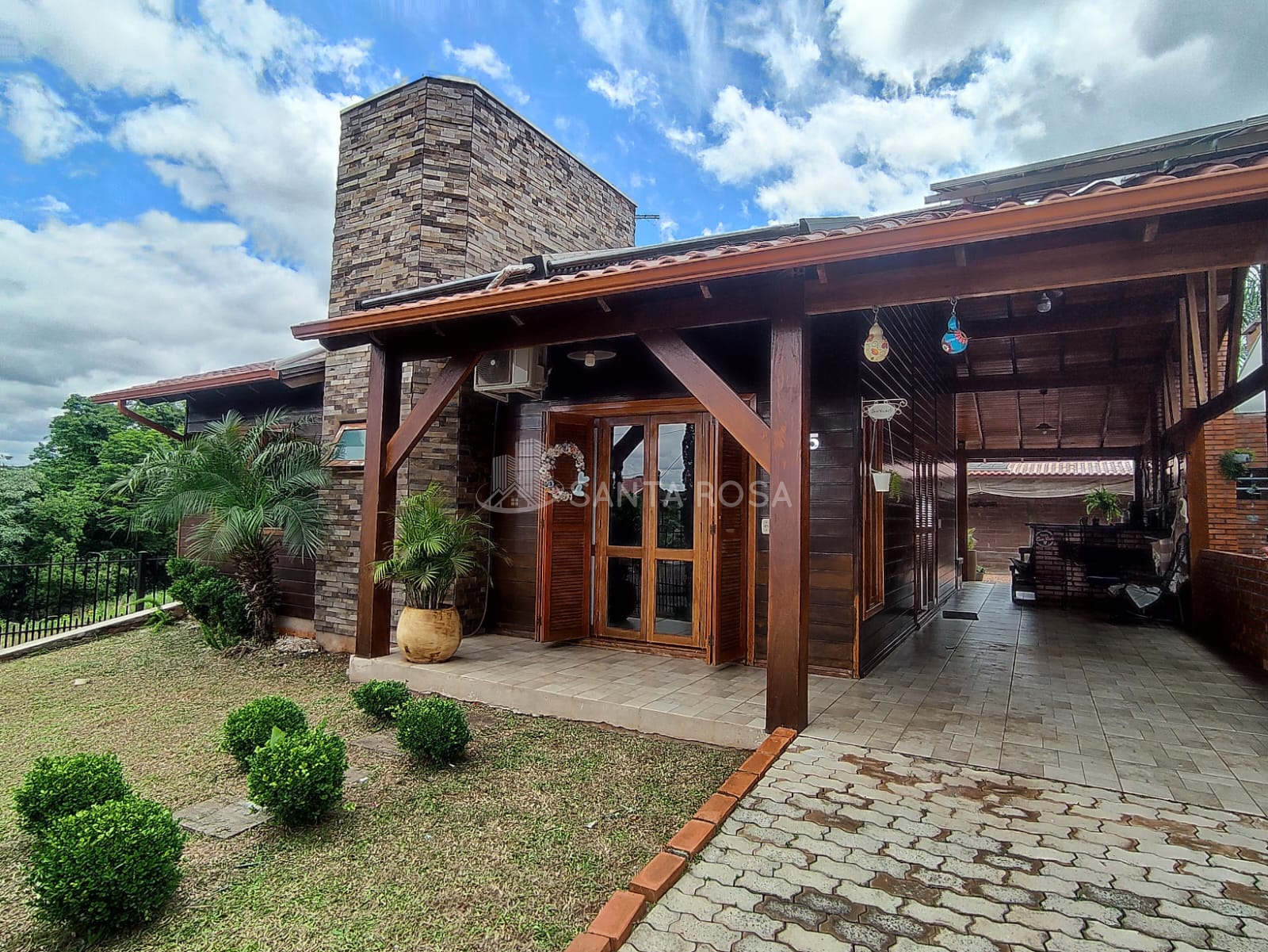 LINDA CASA DE MADEIRA NO SÃO FRANCISCO