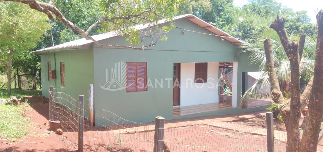 Casalocalizada no Interior  Linha Salto/ Santo Cristo
