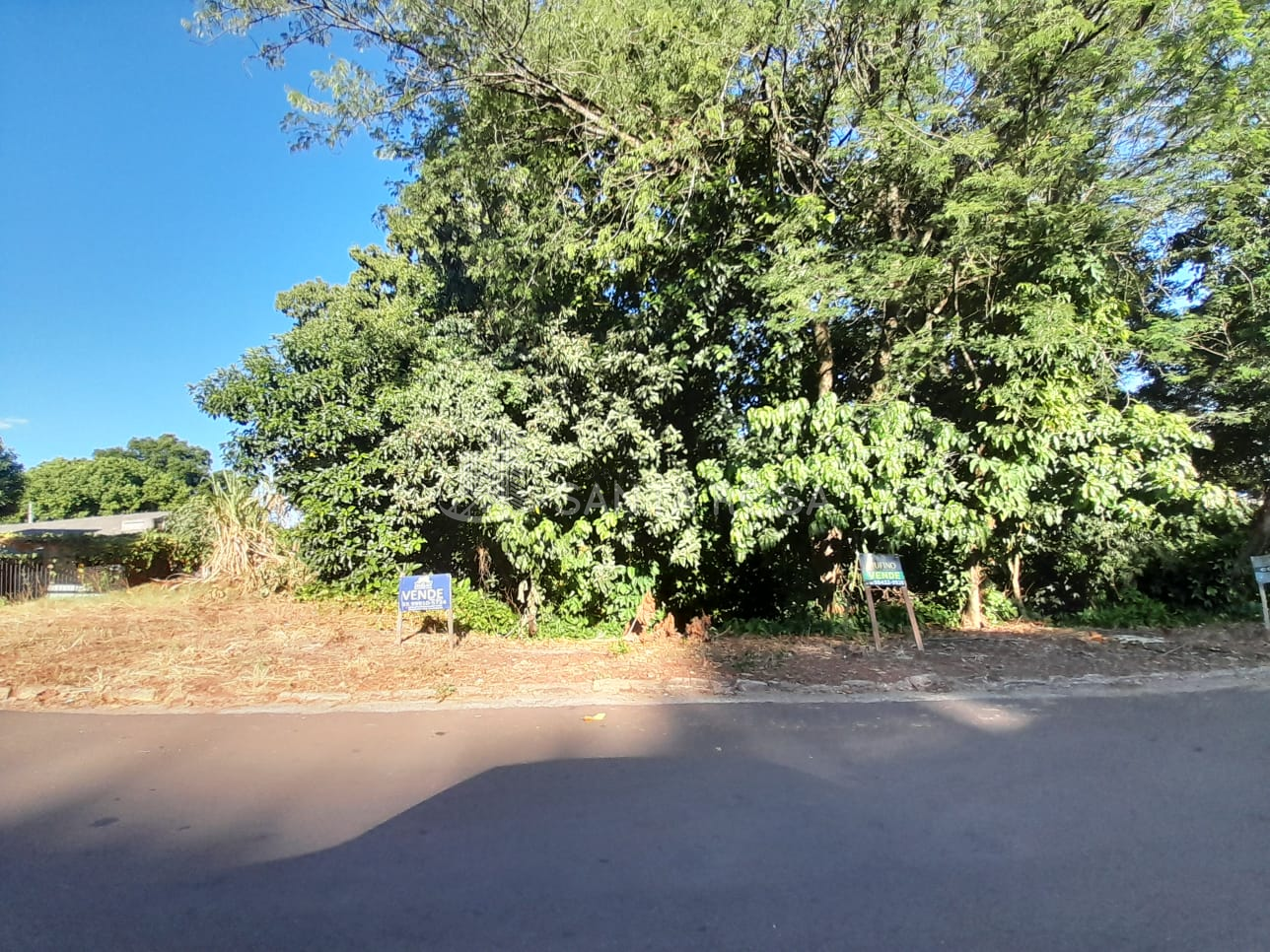 AMPLO TERRENO COM ÓTIMA LOCALIZAÇÃO