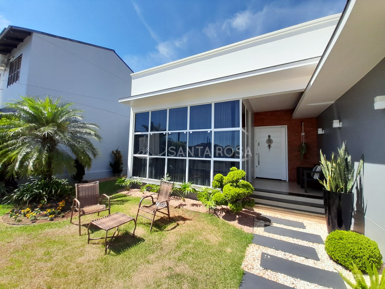 LINDA CASA BEM LOCALIZADA