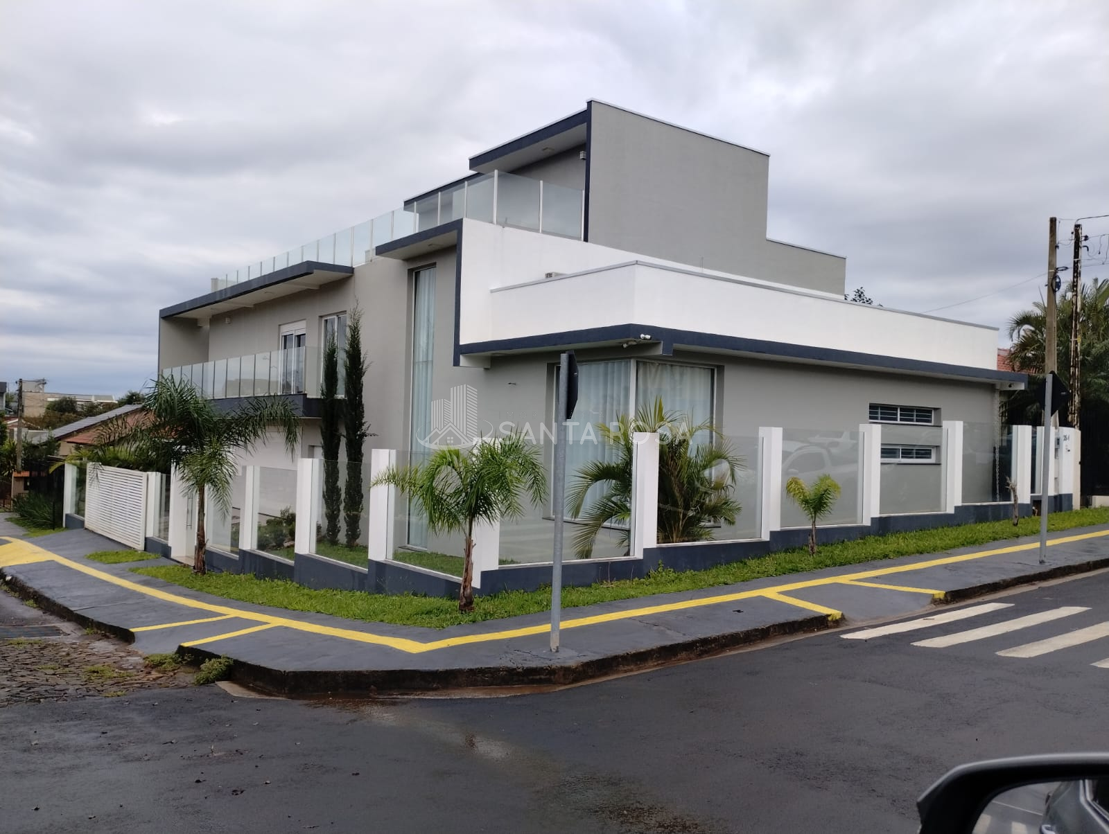Casa Alto Padrão - B. São Francisco