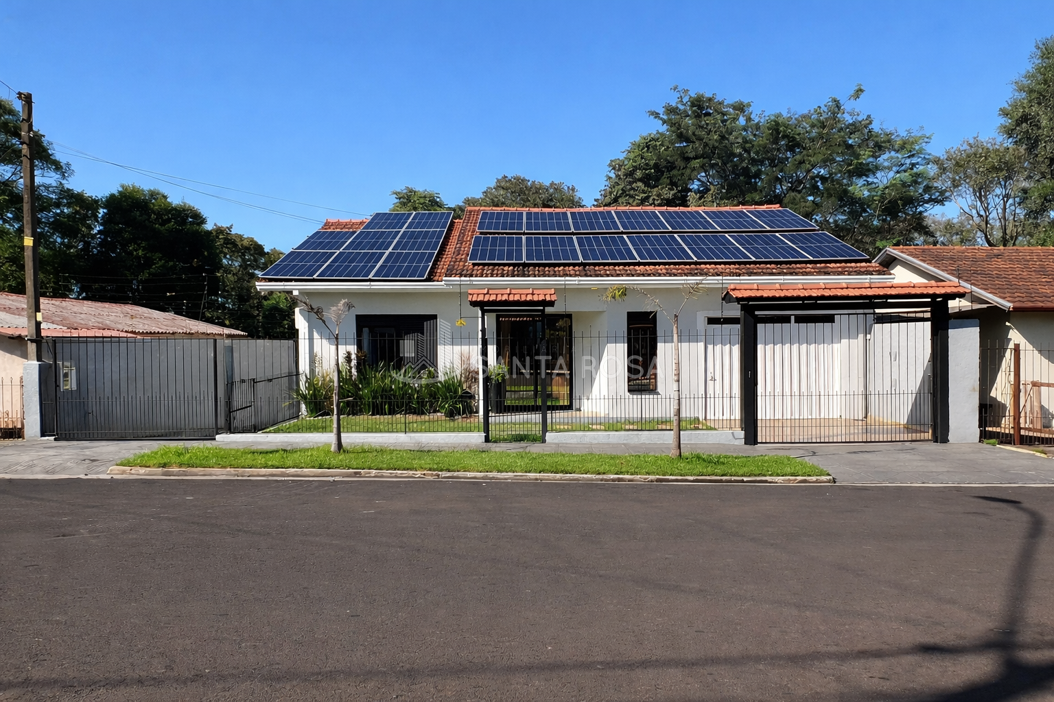 CASA 03 DORMIÓRIOS E PISCINA NO OURO VERDE