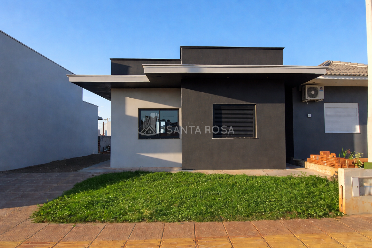 CASA NO MONTESE - 2 DORMITÓRIOS