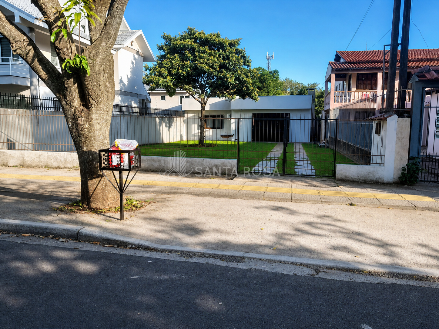 CASA COM 2 DORMITÓRIOS - BAIRRO CENTRAL