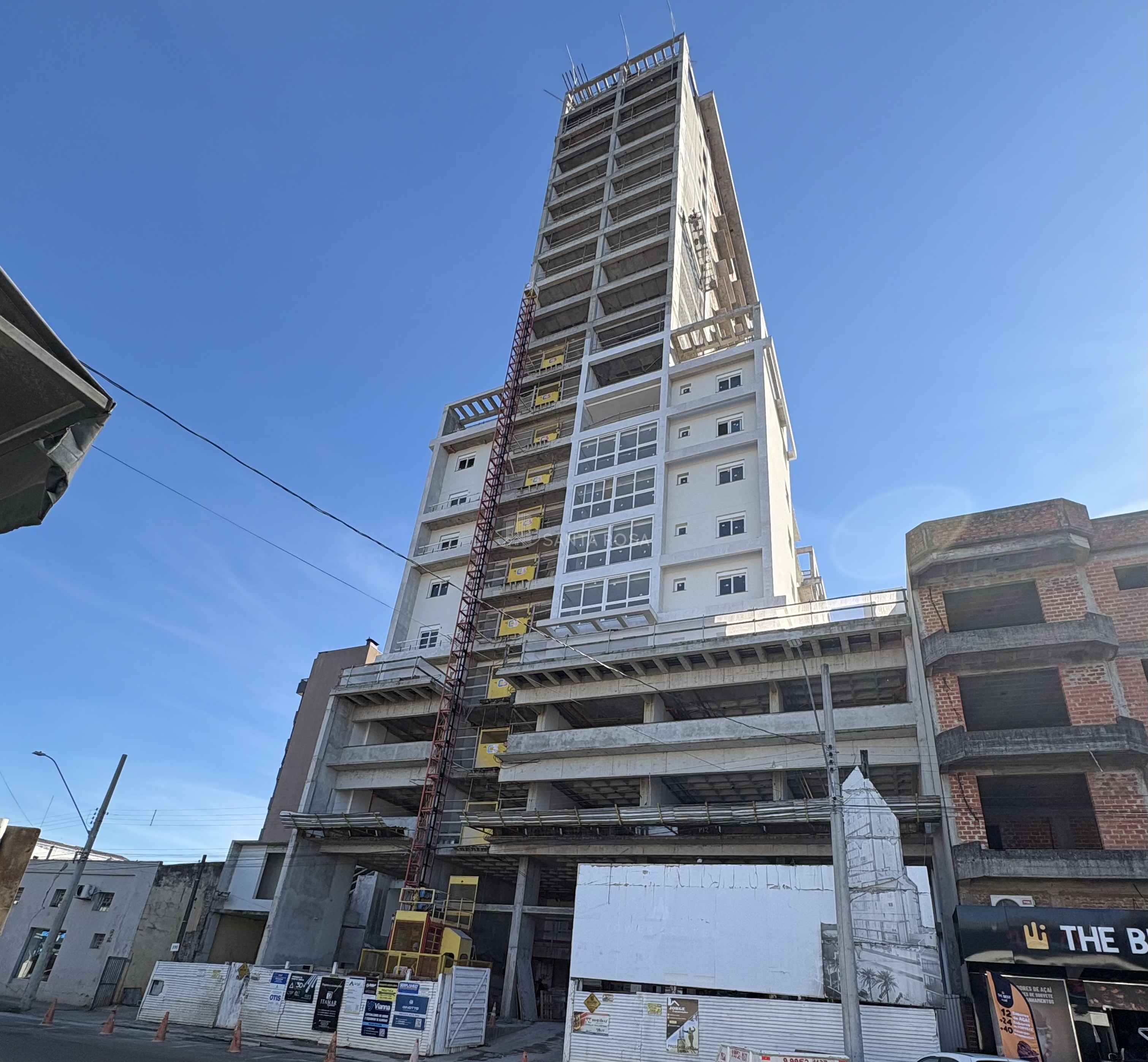 Apartamento Alto Padrão - Bem localizado